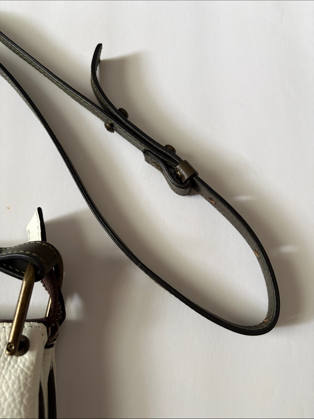 A. Bellucci white pebbled leather crossbody bag dark green trim & strap - Picture 3 of 7